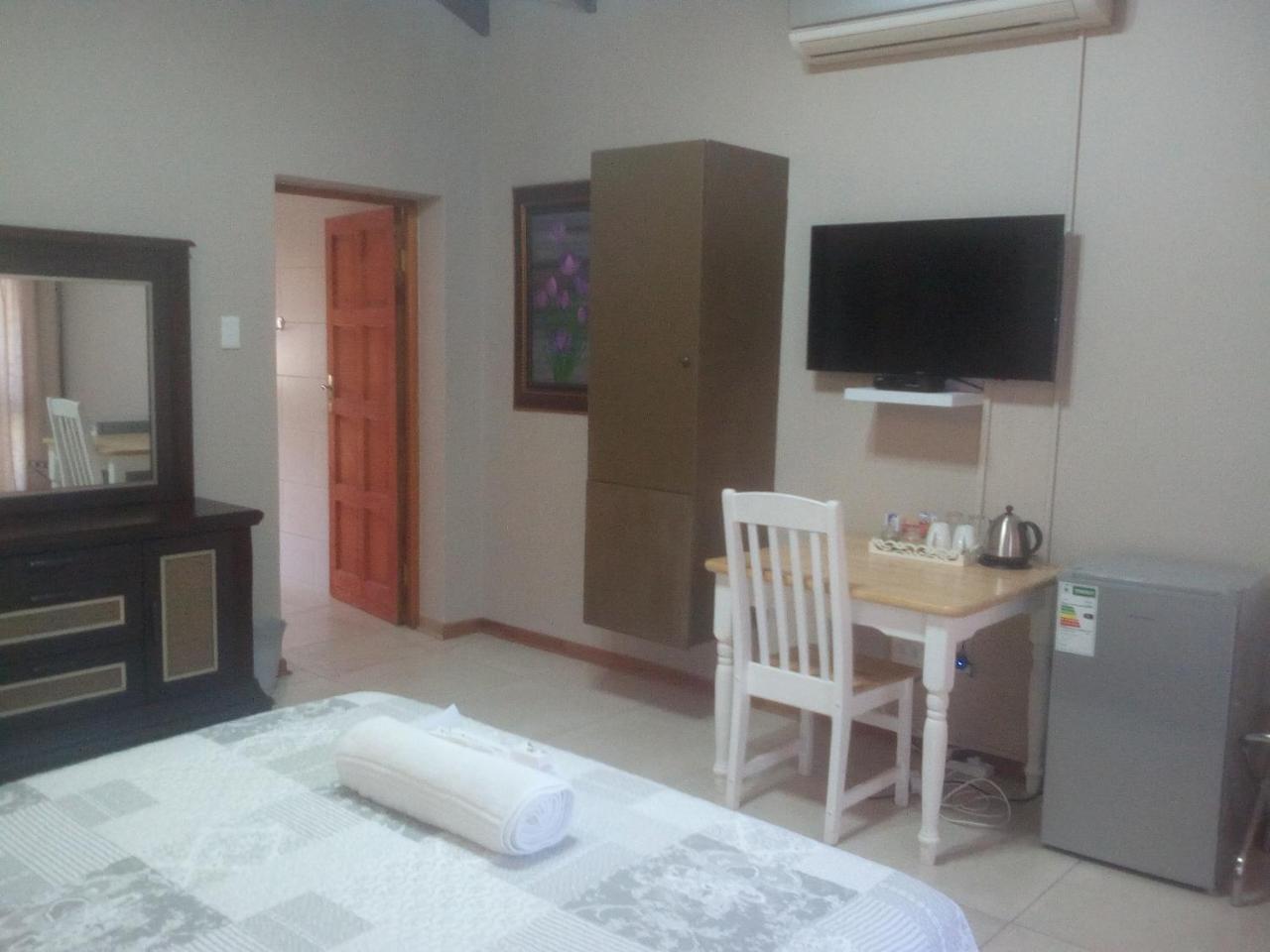 Tuscany Vryburg Экстерьер фото