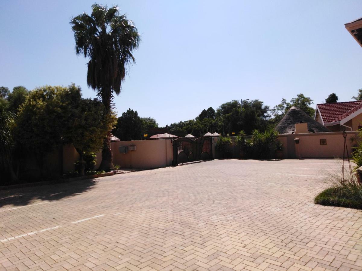 Tuscany Vryburg Экстерьер фото